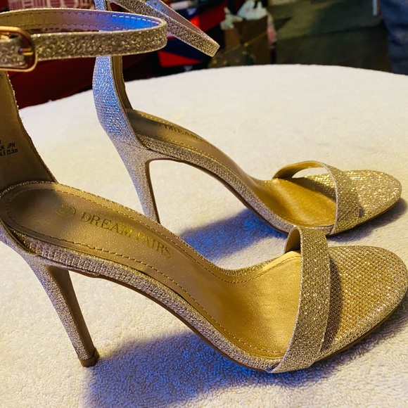 Brand New Sparkly Heels by DREAMPAIRS - size 6 1/2 - heel height 4” - box 26 - Picture 3 of 8
